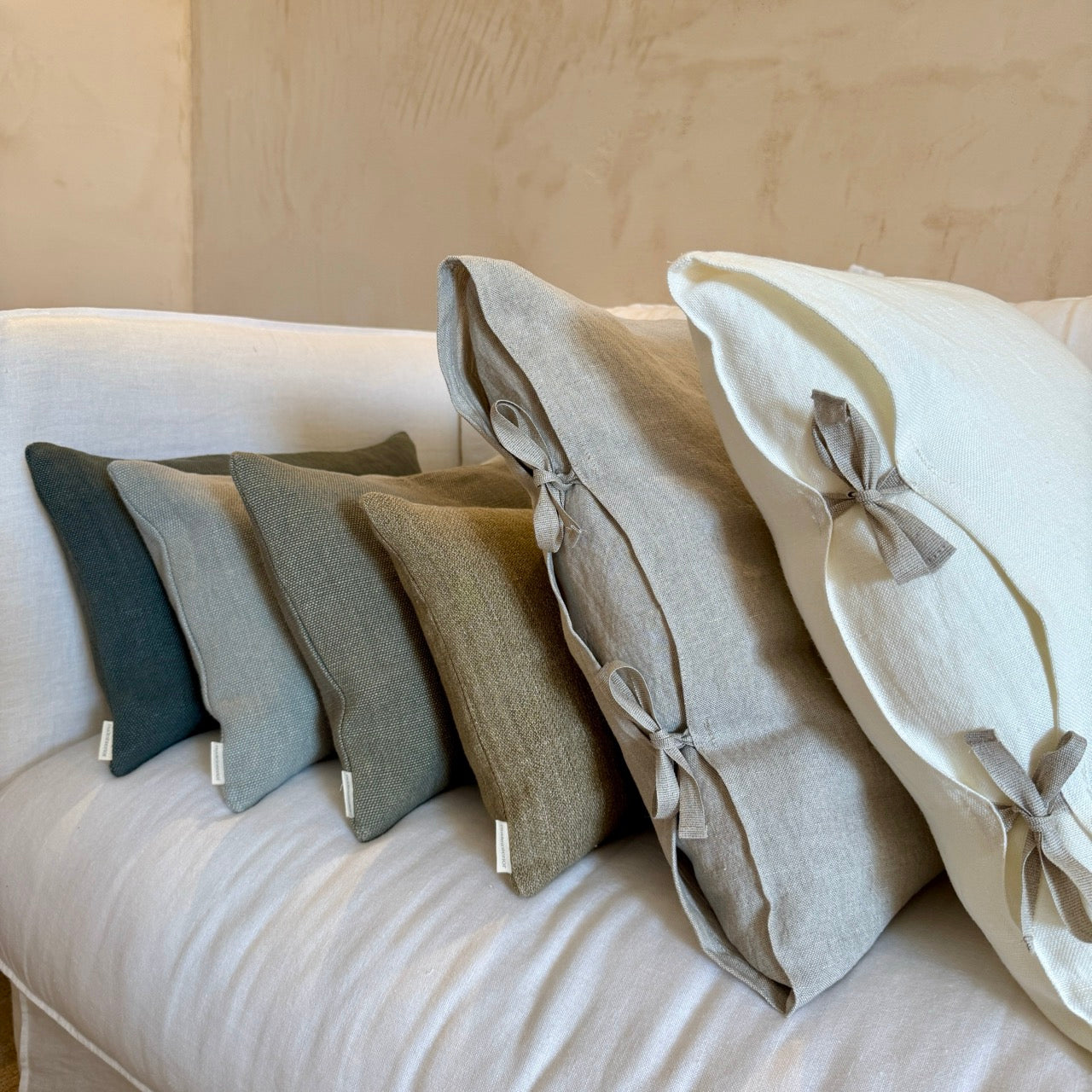 FUNDA DE COJÍN LINO BEIGE CON LAZOS 50x50