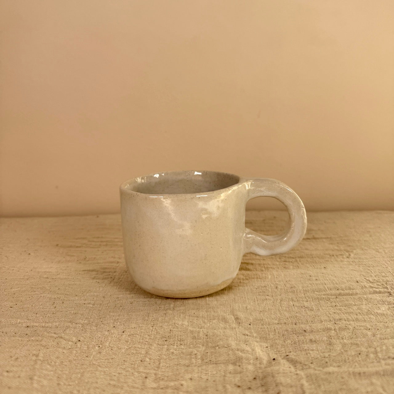 TAZA DE CERÁMICA ARTESANA Y FORMA ORGÁNICA