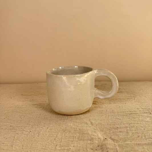 TAZA DE CERÁMICA ARTESANA Y FORMA ORGÁNICA