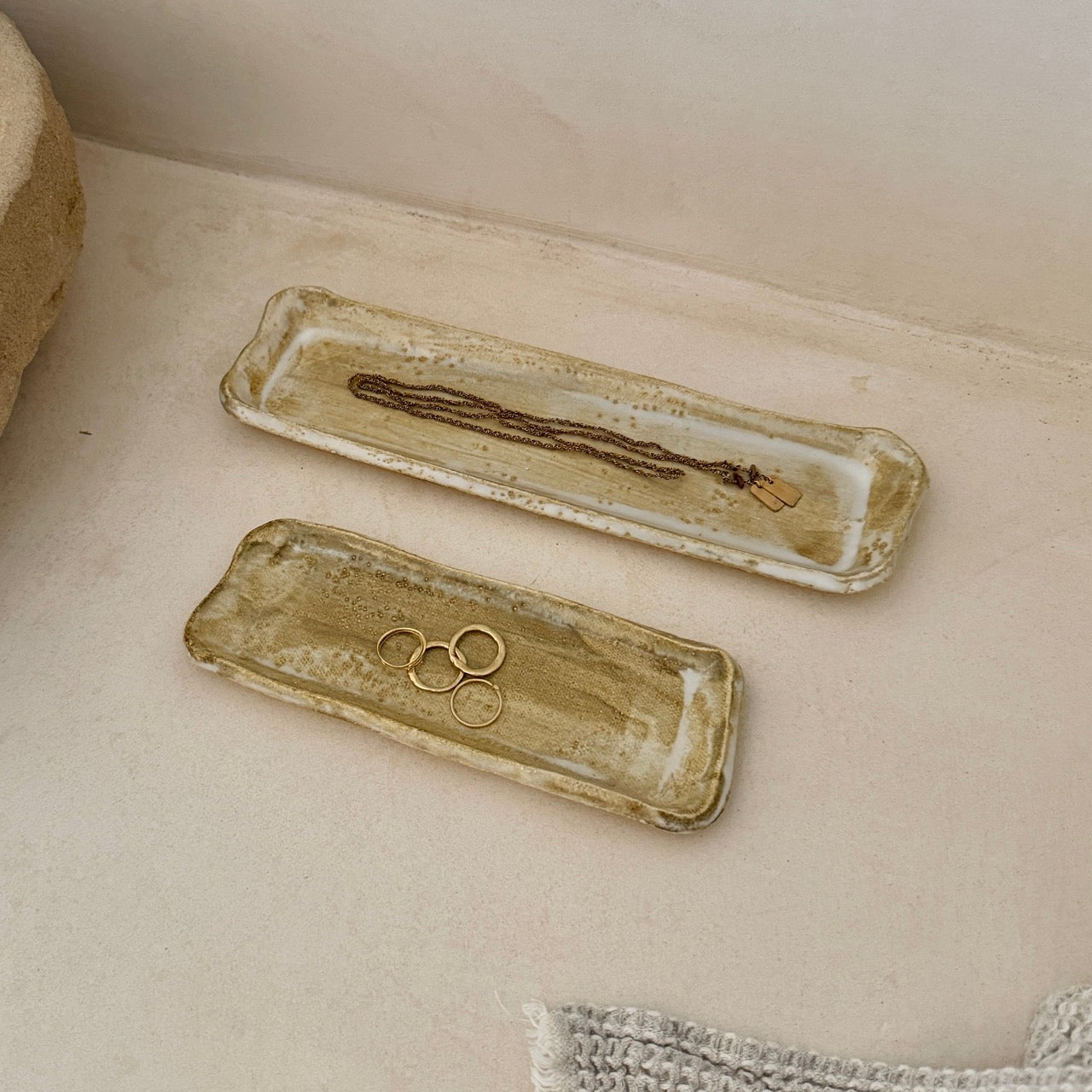 SET DE 2 BANDEJAS DE CERÁMICA