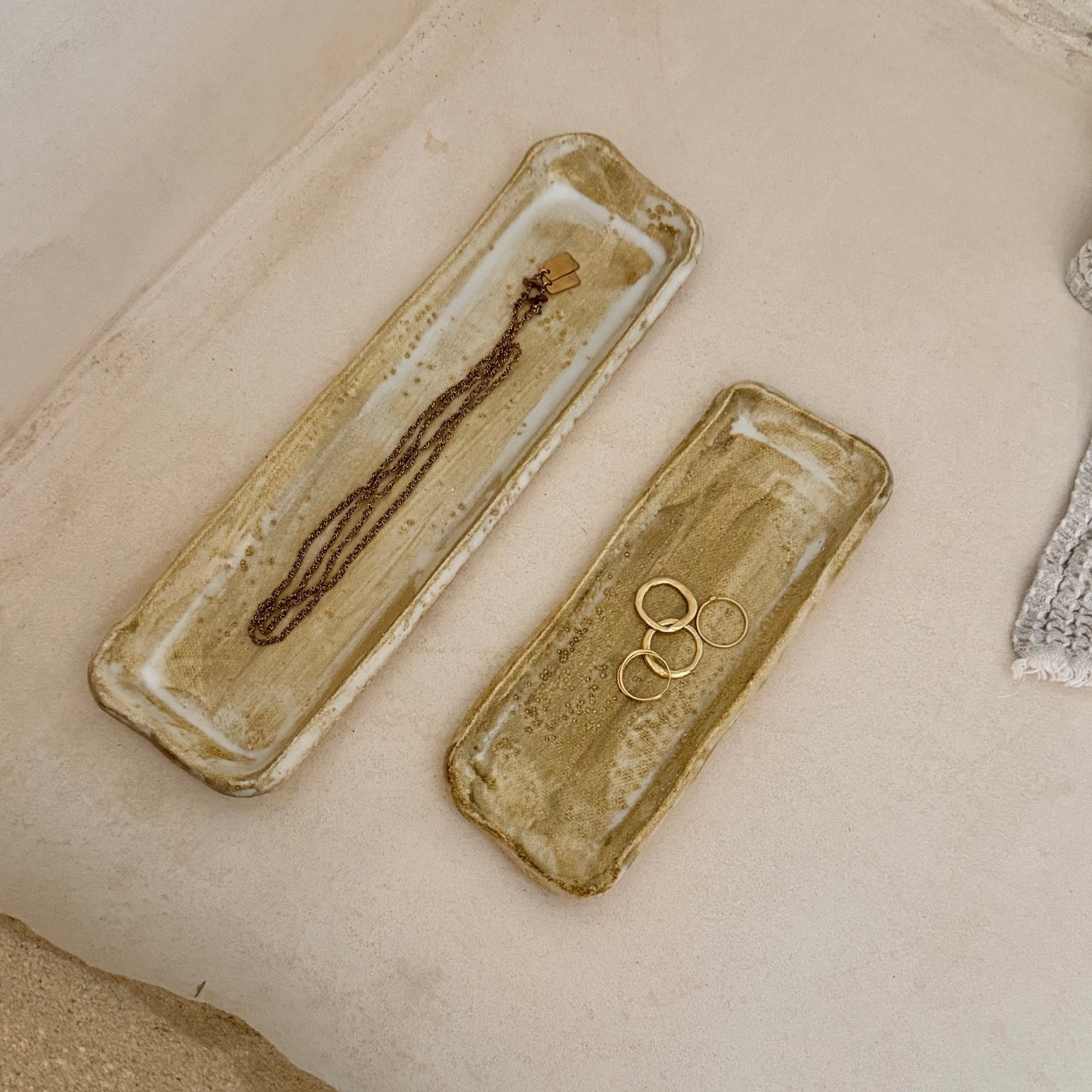 SET DE 2 BANDEJAS DE CERÁMICA