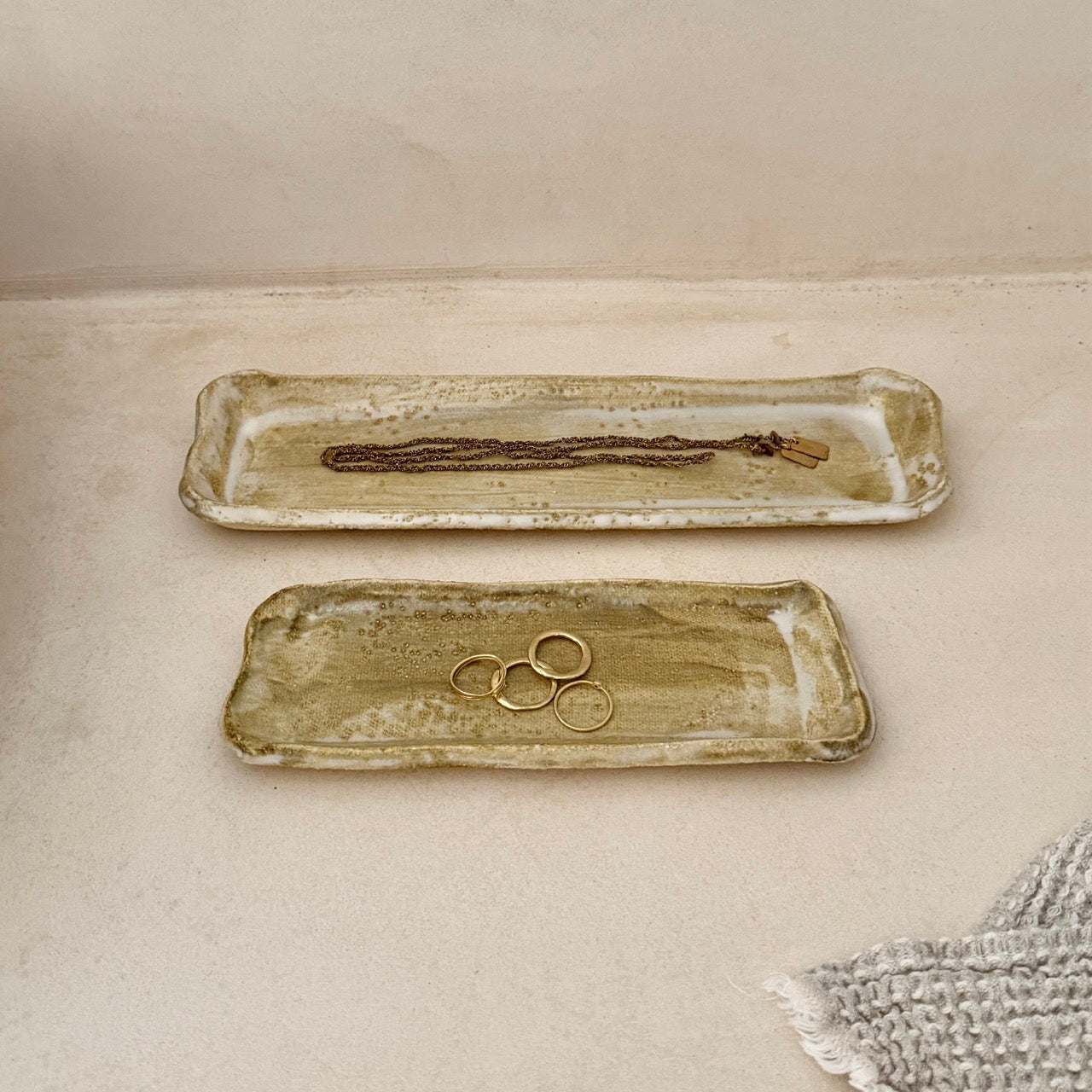 SET DE 2 BANDEJAS DE CERÁMICA