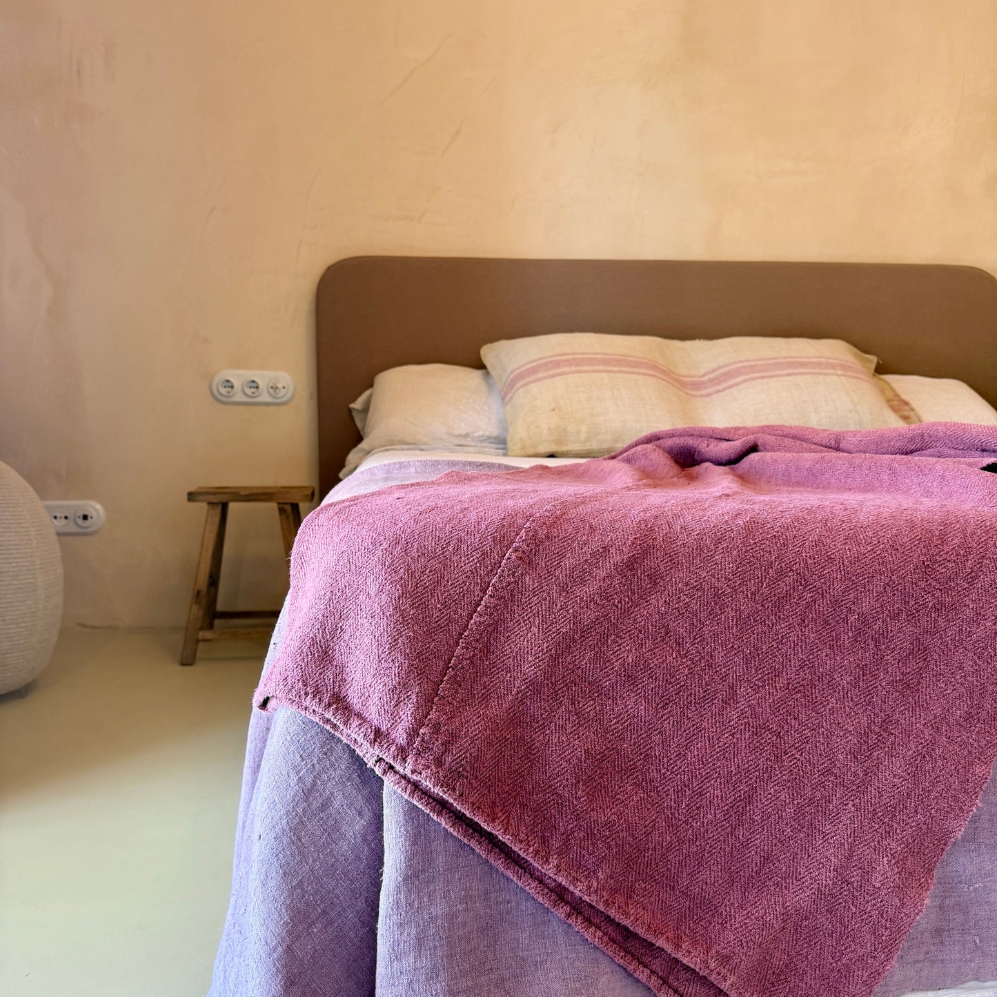 COLCHA DE LINO ANTIGUO ROSADO