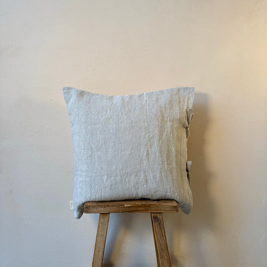 FUNDA DE COJÍN LINO BEIGE CON LAZOS 50x50