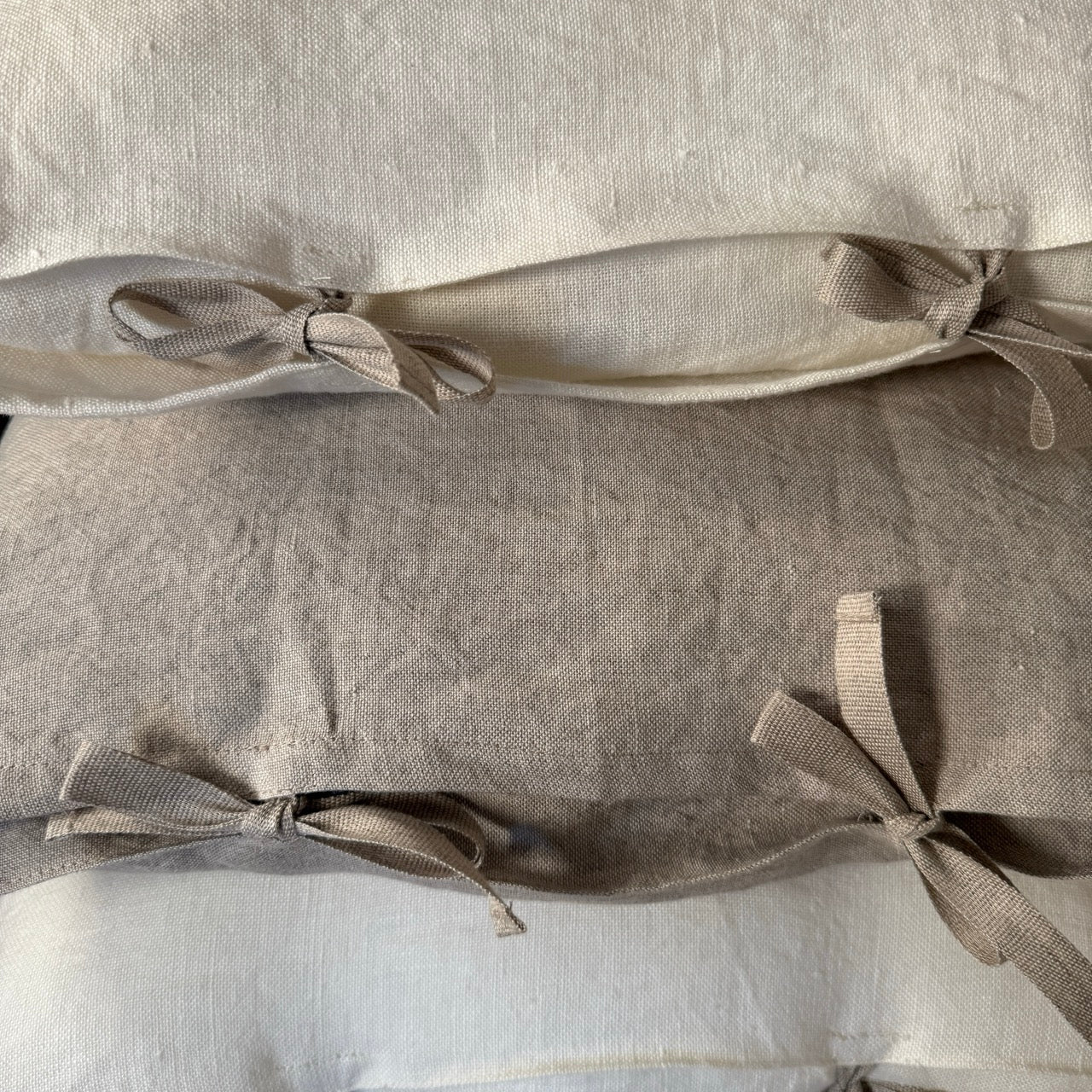 FUNDA DE COJÍN LINO BLANCO CON LAZOS 50x50