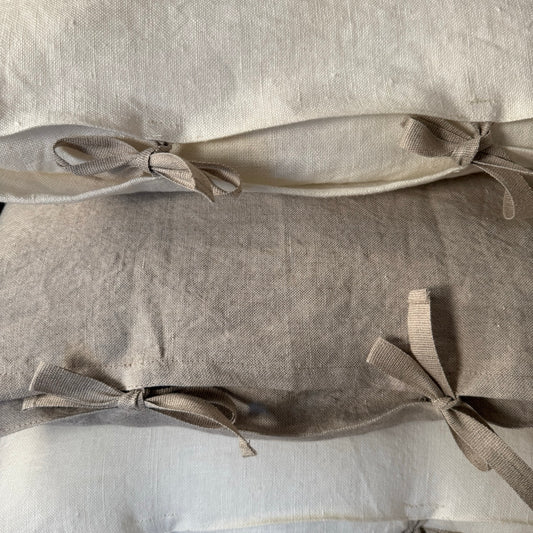 FUNDA DE COJÍN LINO BEIGE CON LAZOS 50x50