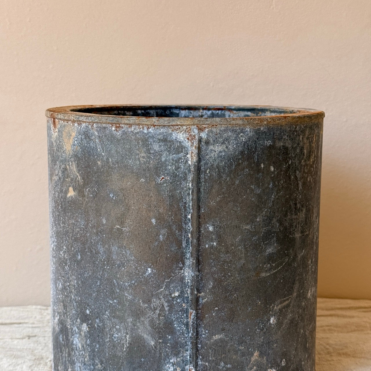 MACETA METAL PEQUEÑA