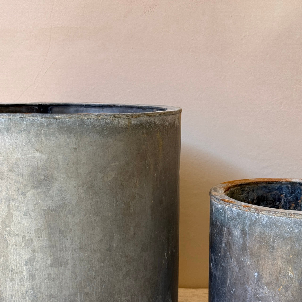 MACETA METAL PEQUEÑA