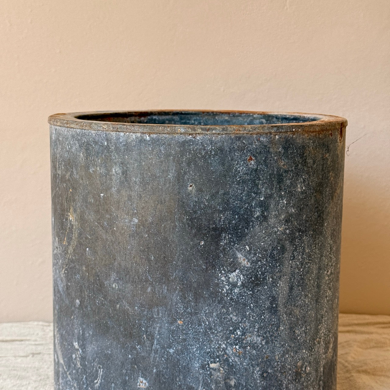 MACETA METAL PEQUEÑA