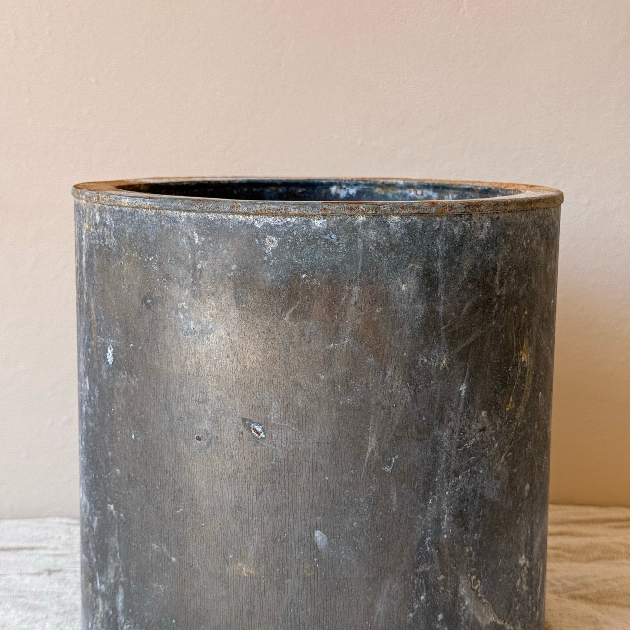 MACETA METAL PEQUEÑA