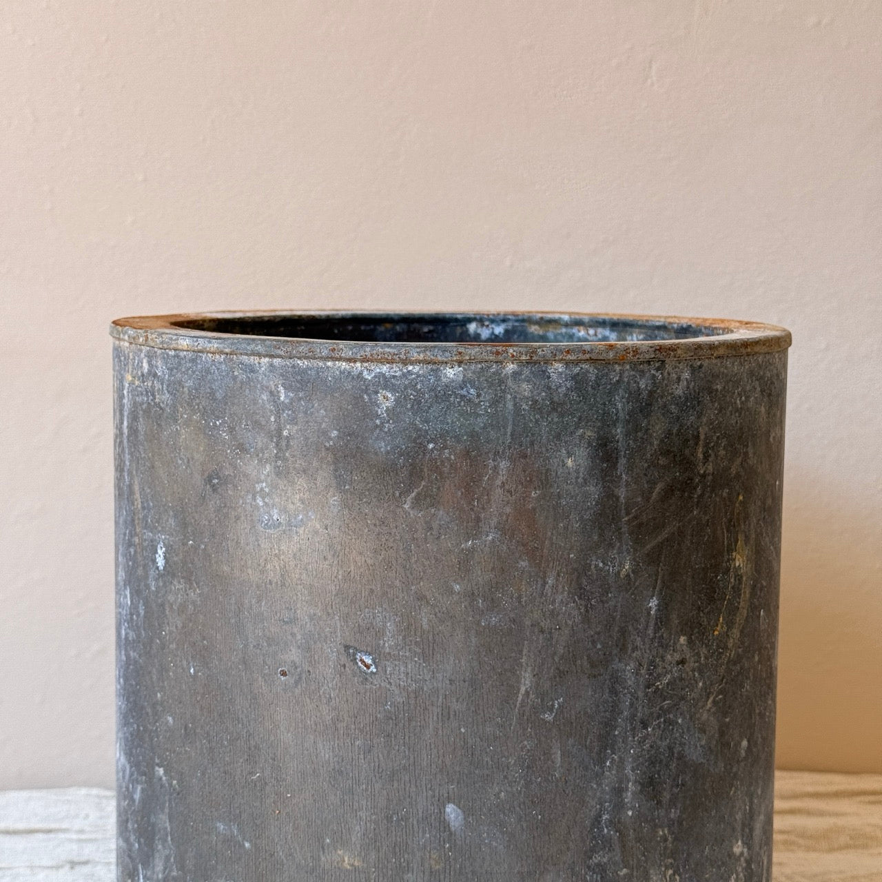 MACETA METAL PEQUEÑA