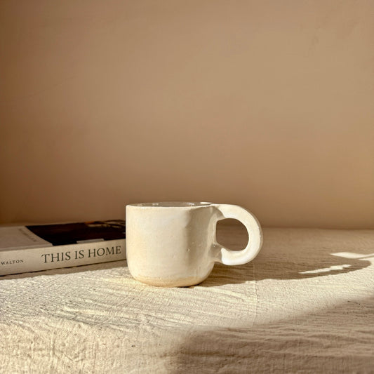 TAZA DE CERÁMICA ARTESANA Y FORMA ORGÁNICA